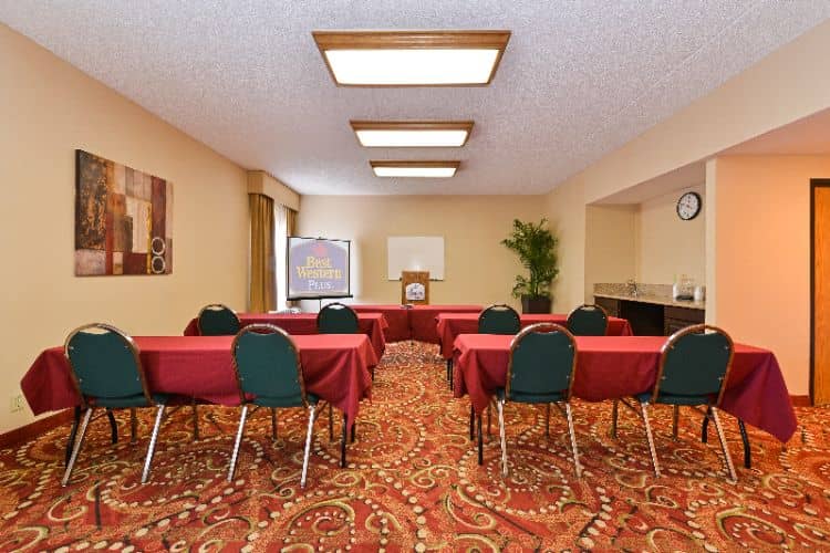 Two Meeting Rooms -Maximum Occupancy 49 5 of 10