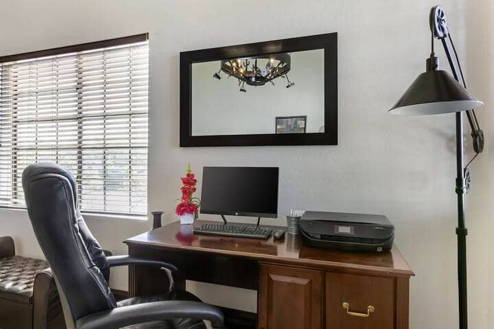 Business Center 27 of 29