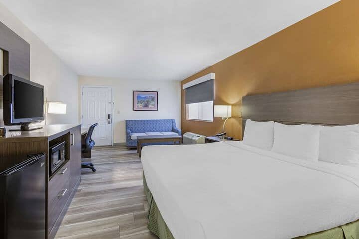 Room 8 of 29