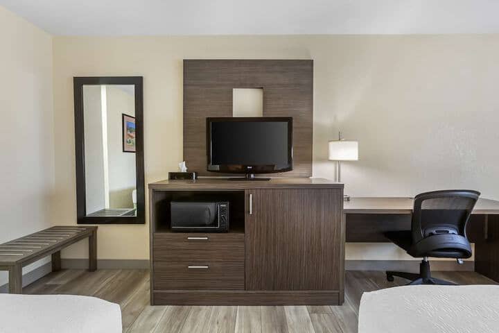 Room 10 of 29